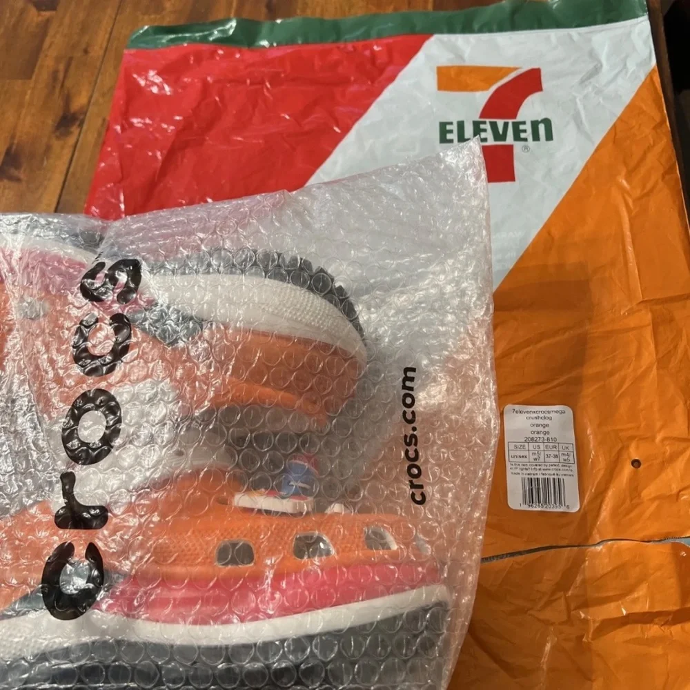 7-ELEVEN 711 X CROCS*Mega Crush Special Collectors Editn. w/Jibbitz*US W7/M5*NWT - Picture 5 of 12